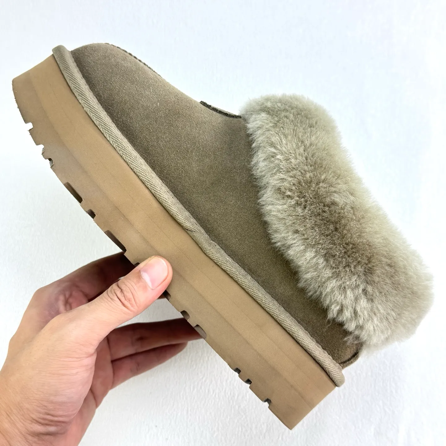 Self-pickup💰440 UGG Tatzite three-centimeter thick sole, glutinous, slip-on, easy to put on and take off, model 4810, slip-on casual fur shoes, short boots, color: maroon, reindeer, antelope brown, black, gray 𝚜𝚒𝚣𝚎: 𝟯𝟱-𝟰𝟬